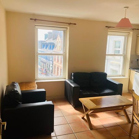Sea View Flat Cobhアパートメント エクステリア 写真